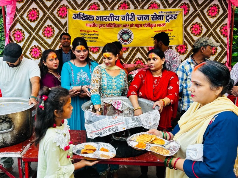 भोजन वितरण — Feed 1000 Families